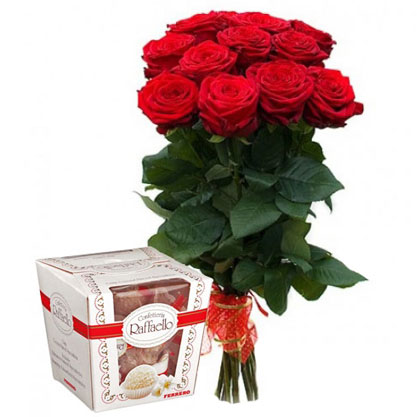 Красные розы и конфеты Рафаэлло